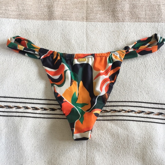 Gorgeous print Mahal bikini set - both small - Picture 7 of 9